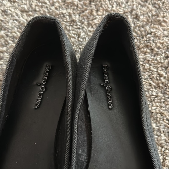 Faded Glory gray women’s adorable flats with two straps and buttons on top - Picture 4 of 6